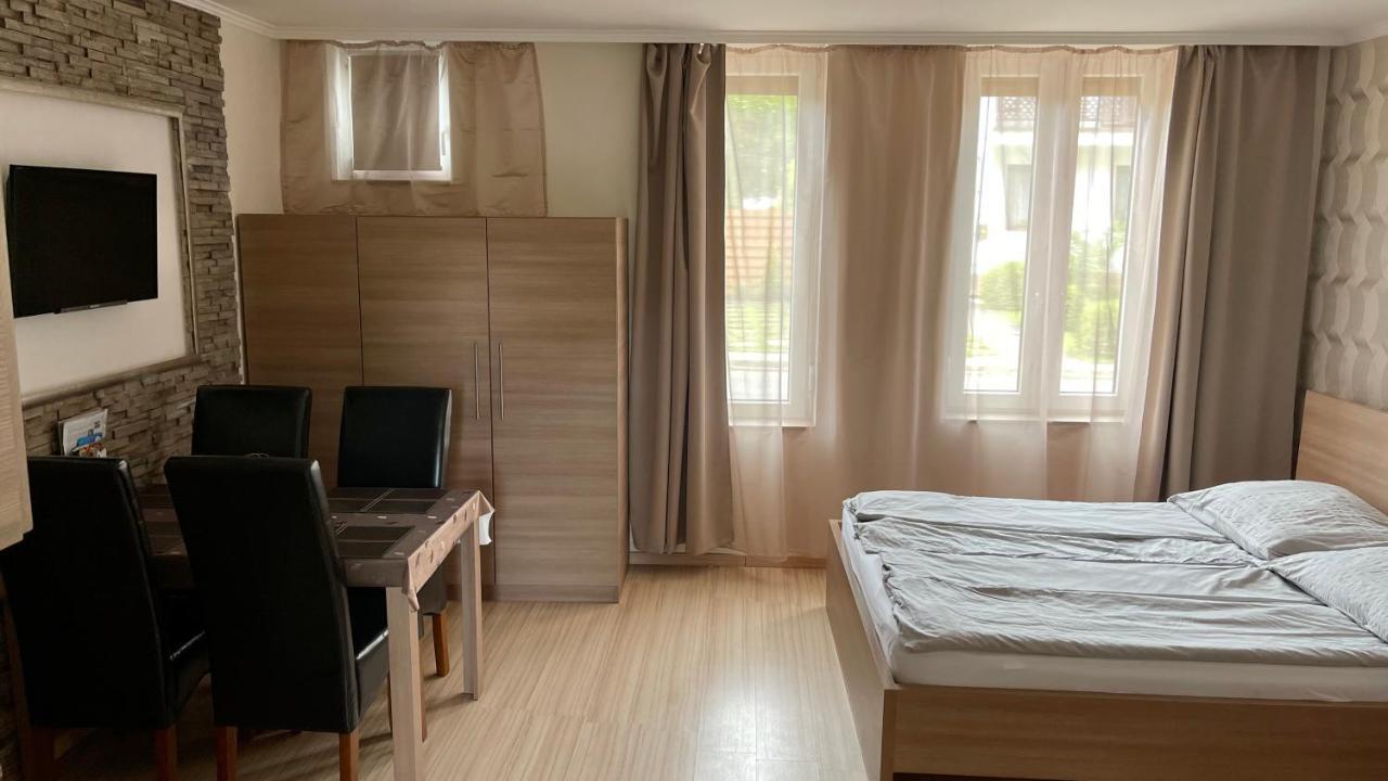 Gyula Var Premium Apartman Екстер'єр фото
