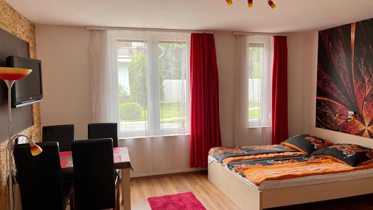 Gyula Var Premium Apartman Екстер'єр фото