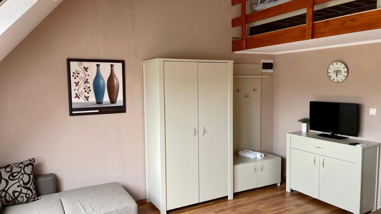 Gyula Var Premium Apartman Екстер'єр фото