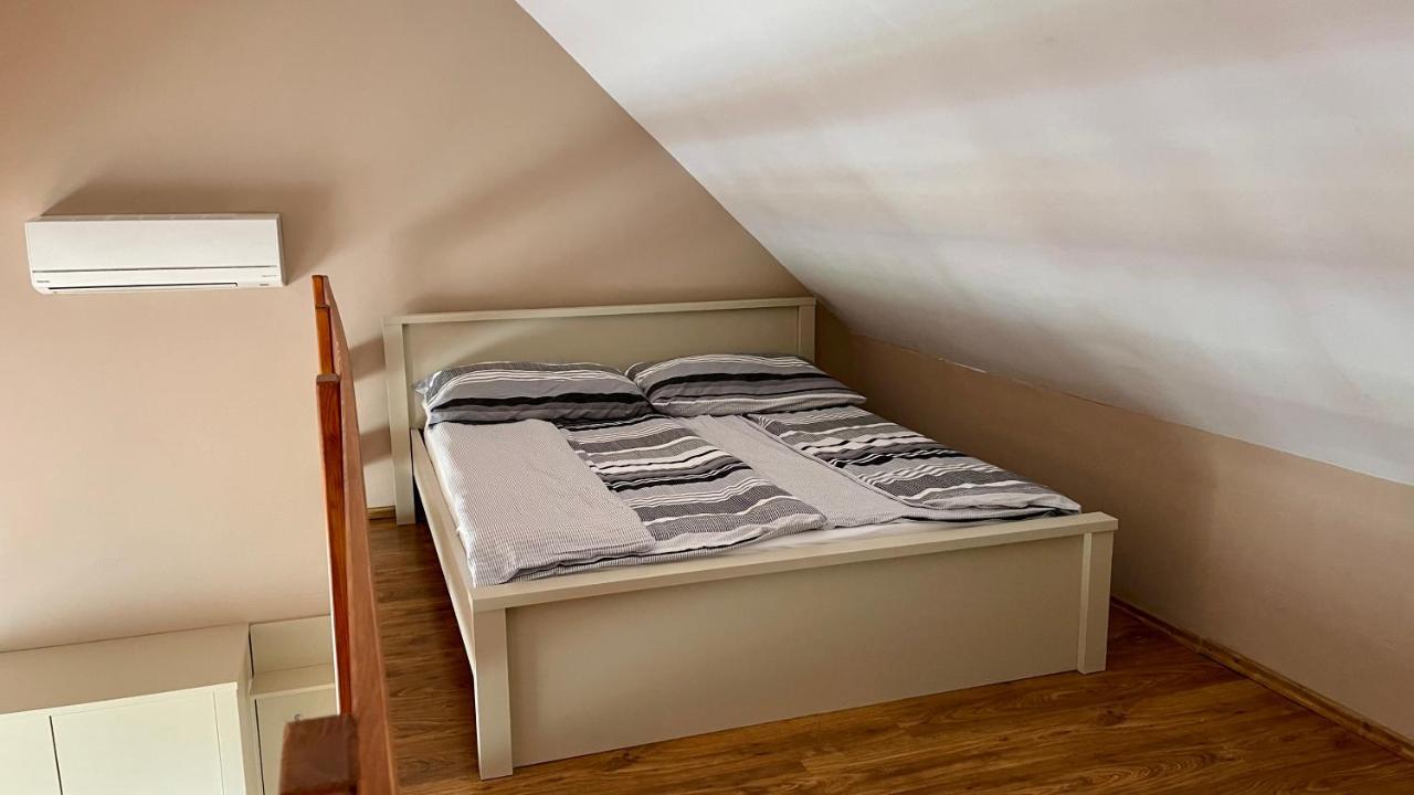 Gyula Var Premium Apartman Екстер'єр фото