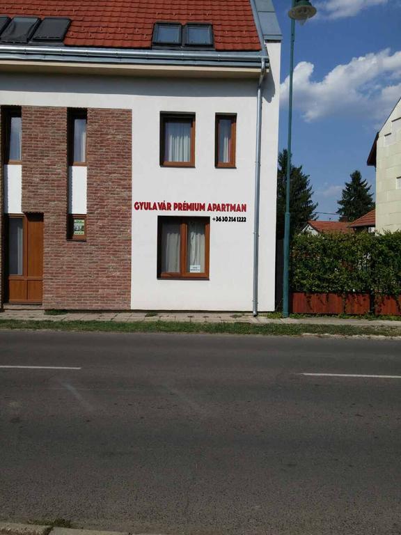 Gyula Var Premium Apartman Екстер'єр фото